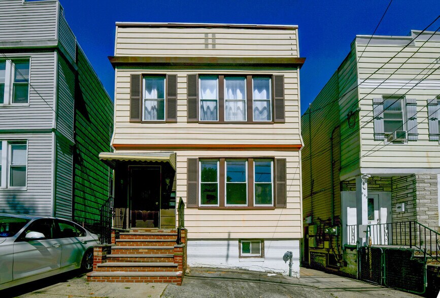 Building Photo - 667 Liberty Ave
