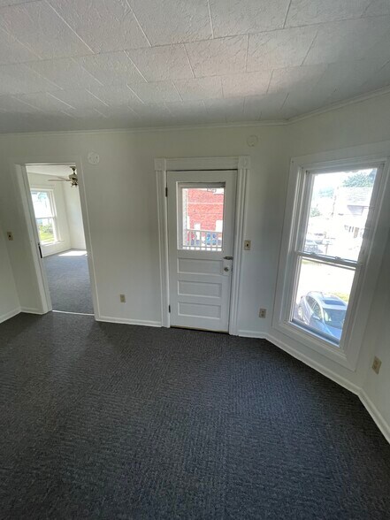 Building Photo - 45 Pine St