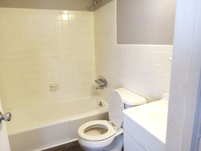 Building Photo - 16885 LahserApt A1-A1