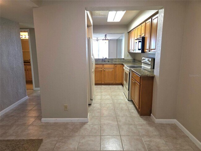 Building Photo - 5801 Bahia Del Mar Cir N