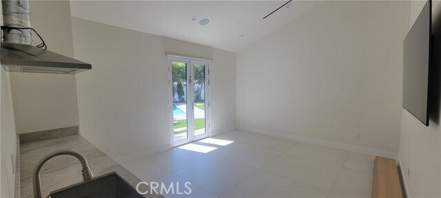 Building Photo - 5061 Woodley Ave