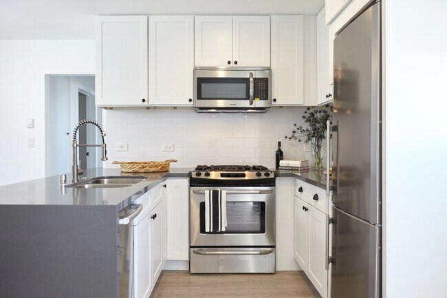 Interior Photo - 4th Ave