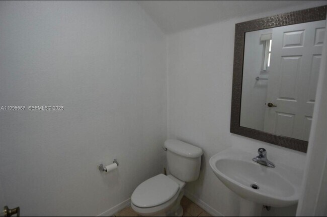 Building Photo - 324 NE 3rd St