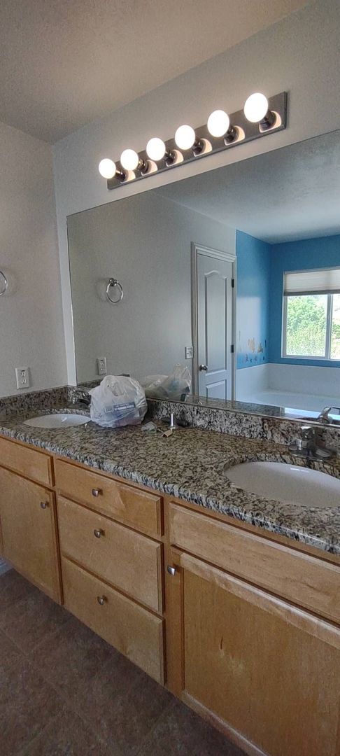 Building Photo - Beautiful 2 Story Home w attached 2 car ga...