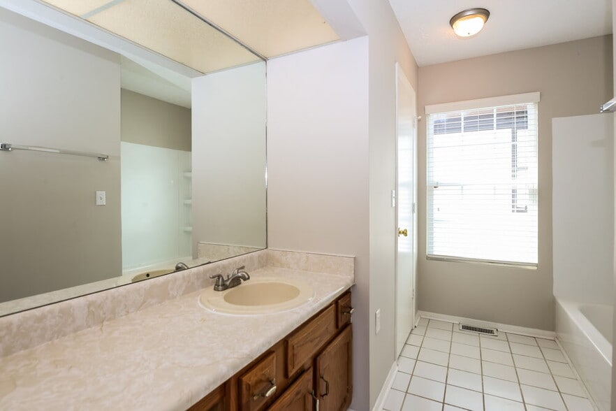 Building Photo - 1200 Woodstream Dr