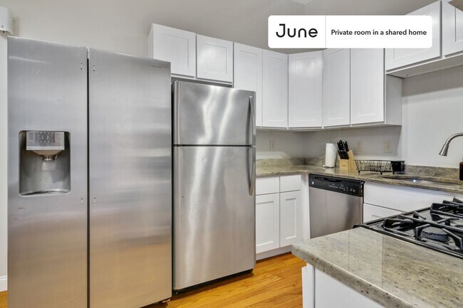 Building Photo - Room in Shared 5 bed/2.5 bath home in Roxbury