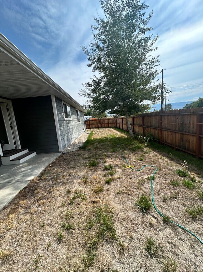 Building Photo - 105 Centurion St