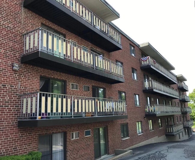 Building Photo - 100 Grand View Ave