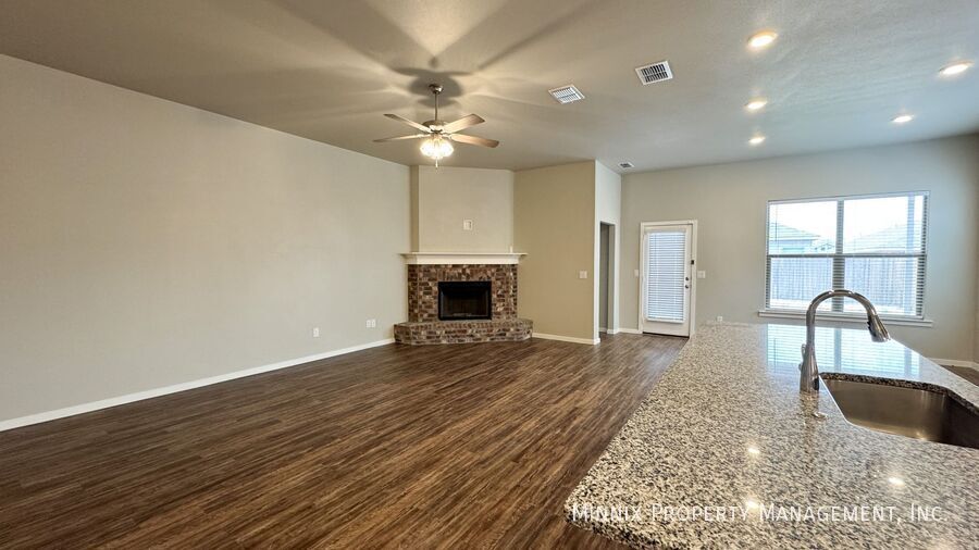 Building Photo - 2006 Kenwood Ave