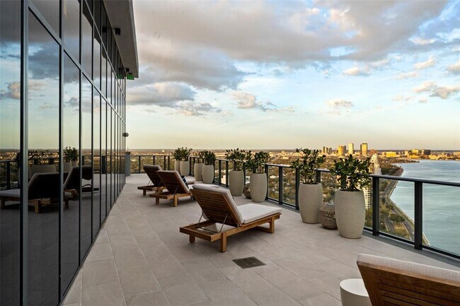 Building Photo - 3015 S Ysabella Ave