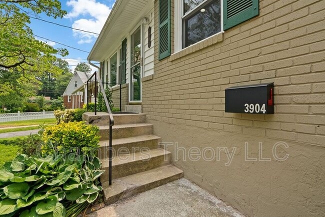 Building Photo - 3904 Lantern Dr