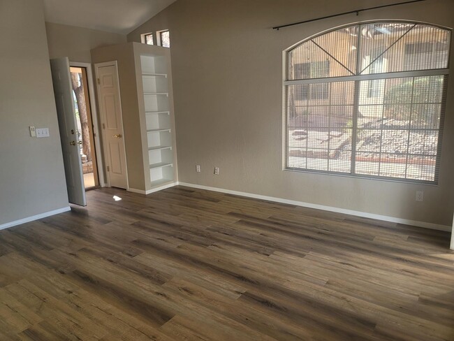 Building Photo - 2 Bedroom Sawmill Cove Unti Contact Proper...