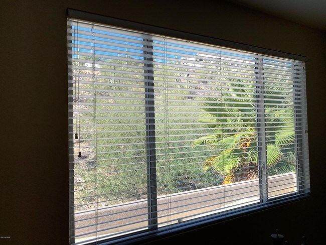 Building Photo - 4365 N Sunset Cliff Dr