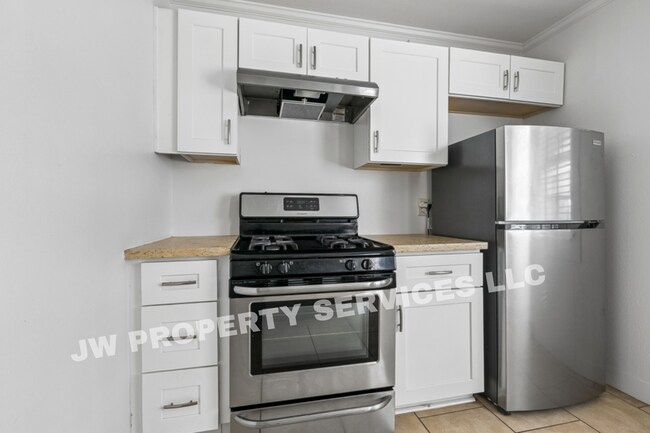 Building Photo - 1611 Hesiod St