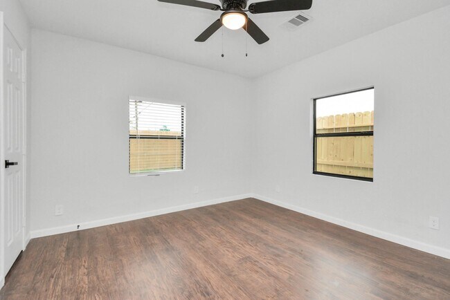 Building Photo - 262 De Boll St
