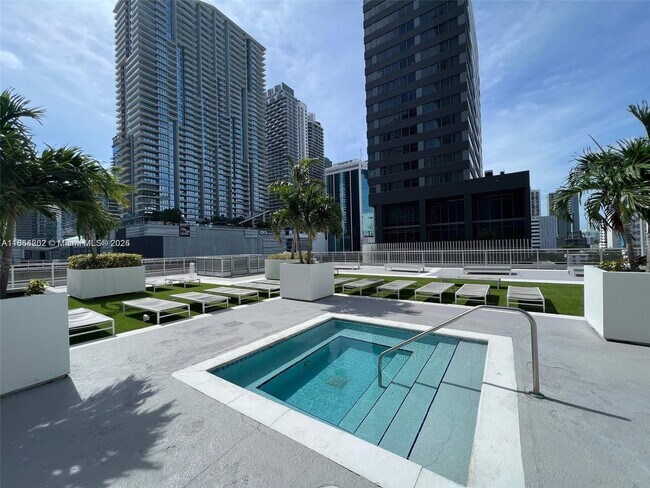 Building Photo - 690 SW 1st Ct