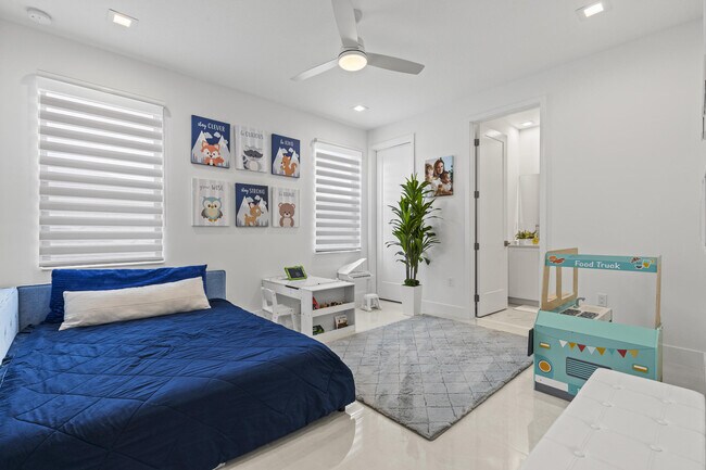 Building Photo - 12884 Wingspan Ct