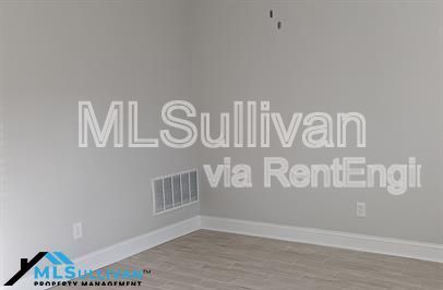 Building Photo - 1002 Willow Dr
