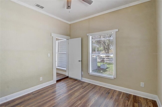 Building Photo - 246 N Oak Ave