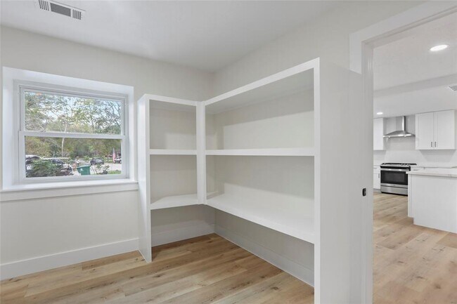 Building Photo - 1742 Hill Top Ln