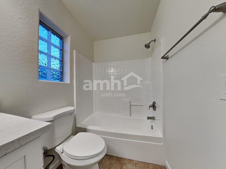Building Photo - 2930 S Cole Dr