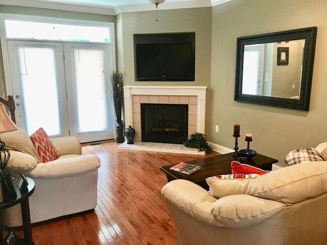 Building Photo - 250 E Delaware Ave