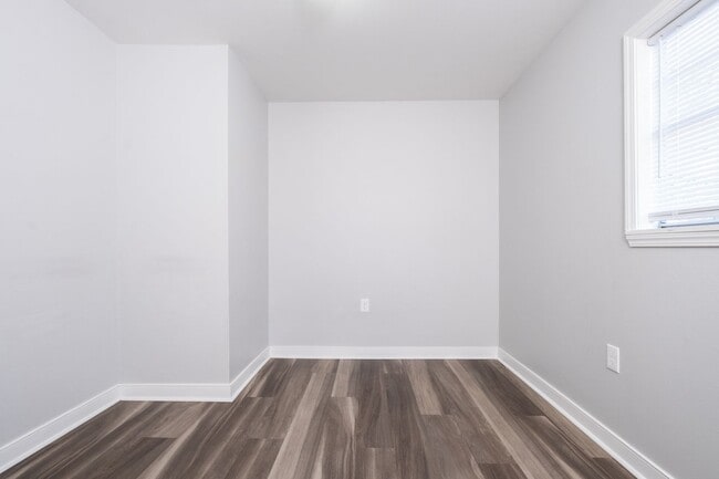 Building Photo - 1624-1626 Brown