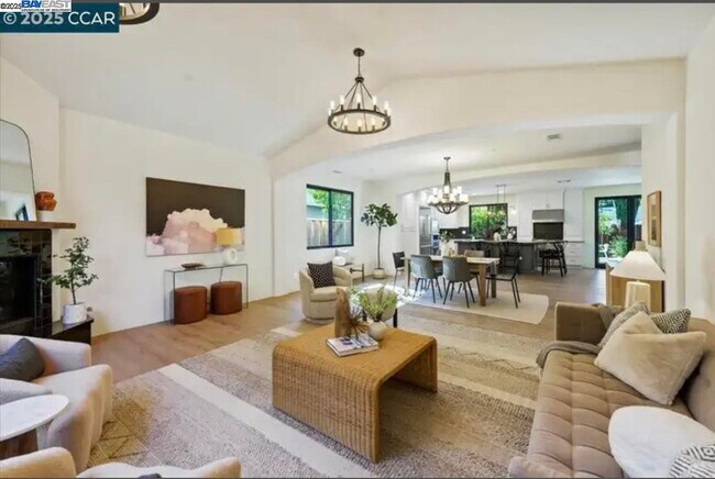 Building Photo - 132 Quinterra Ln