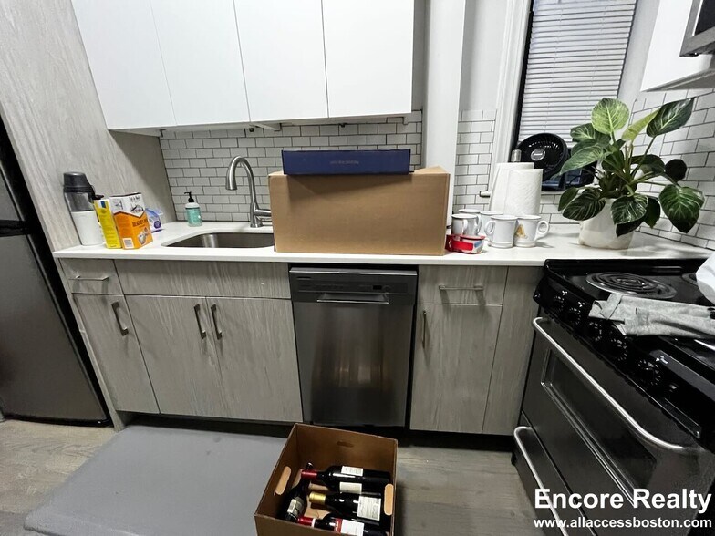 Building Photo - 19 Peterborough St