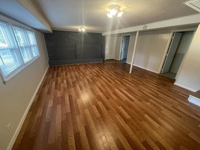 Building Photo - 3400 Brentwood Rd