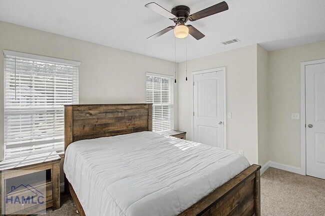 Building Photo - 157 Hamlet Ct