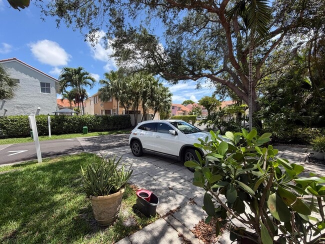 Building Photo - 3780 Amalfi Dr