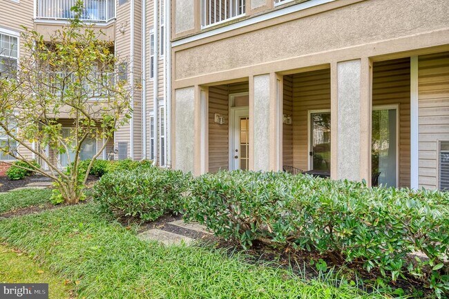 Building Photo - 400 Symphony Cir