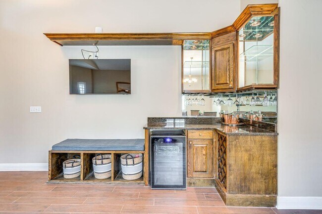 Building Photo - 895 Solimar Way