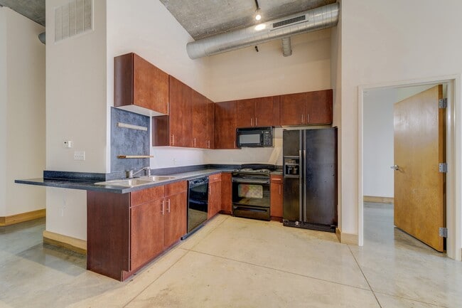 Building Photo - Fashion Square I