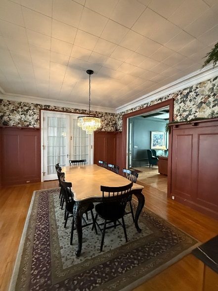 Building Photo - 701 N Lincoln St