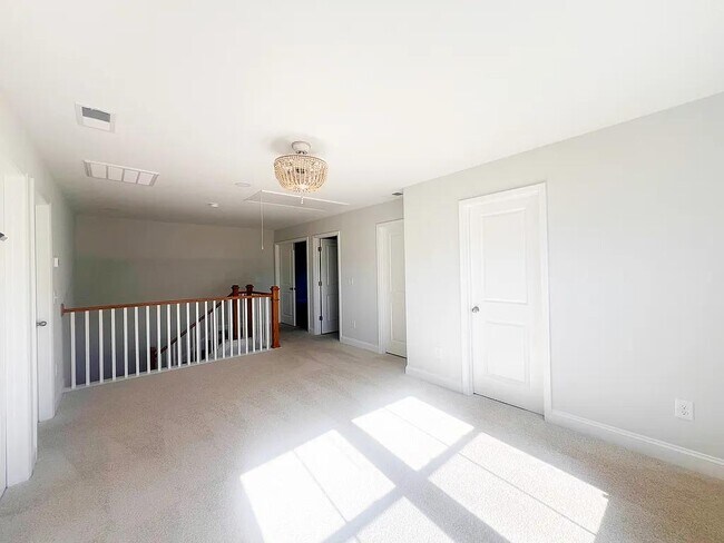 Building Photo - 1105 Cortland Vly