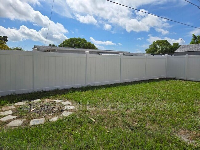 Building Photo - 3200 Peterborough St