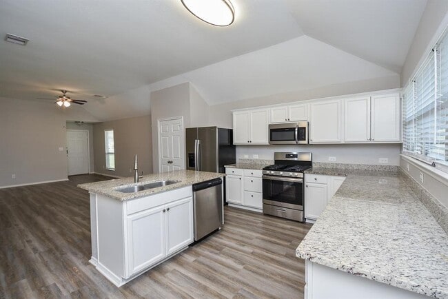 Building Photo - 946 Oak Falls Dr