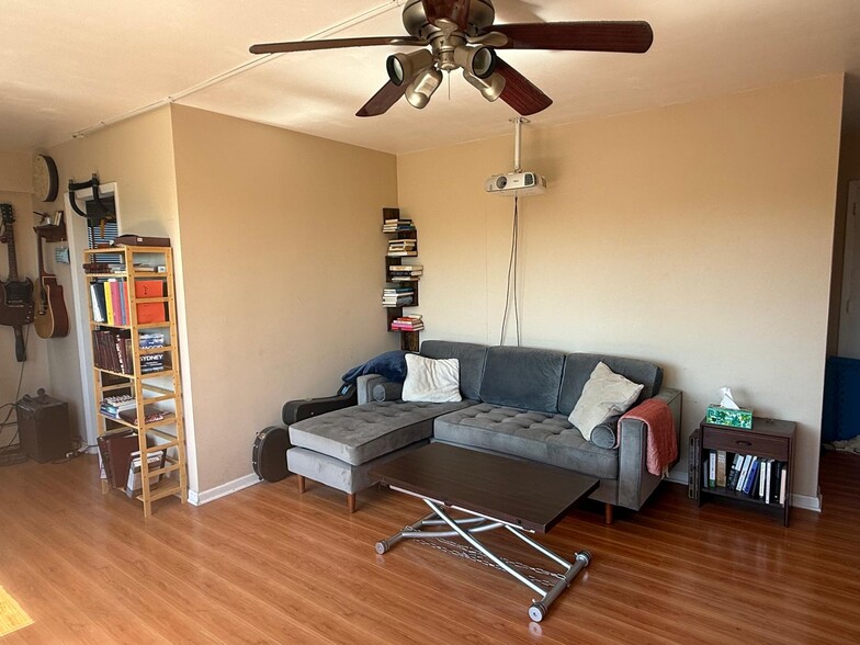 Building Photo - 4880 N Marine Dr