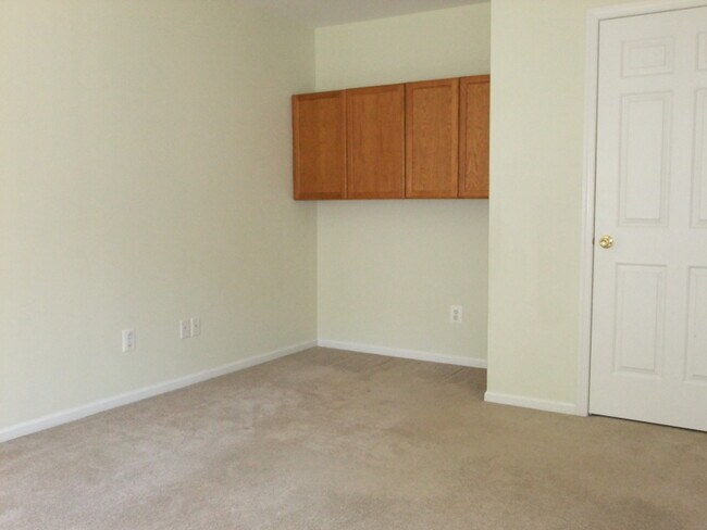 Building Photo - 12 Roxiticus Ct