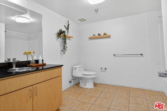 Building Photo - 200 N San Fernando Rd