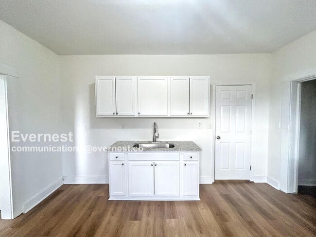 Building Photo - 1753 Lee Ave SW