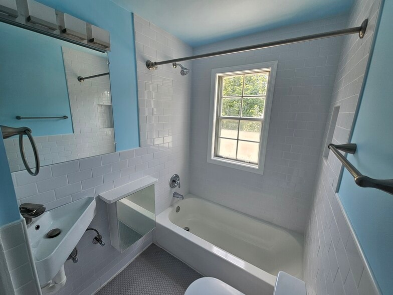 Building Photo - 814 S Arlington Mill Dr