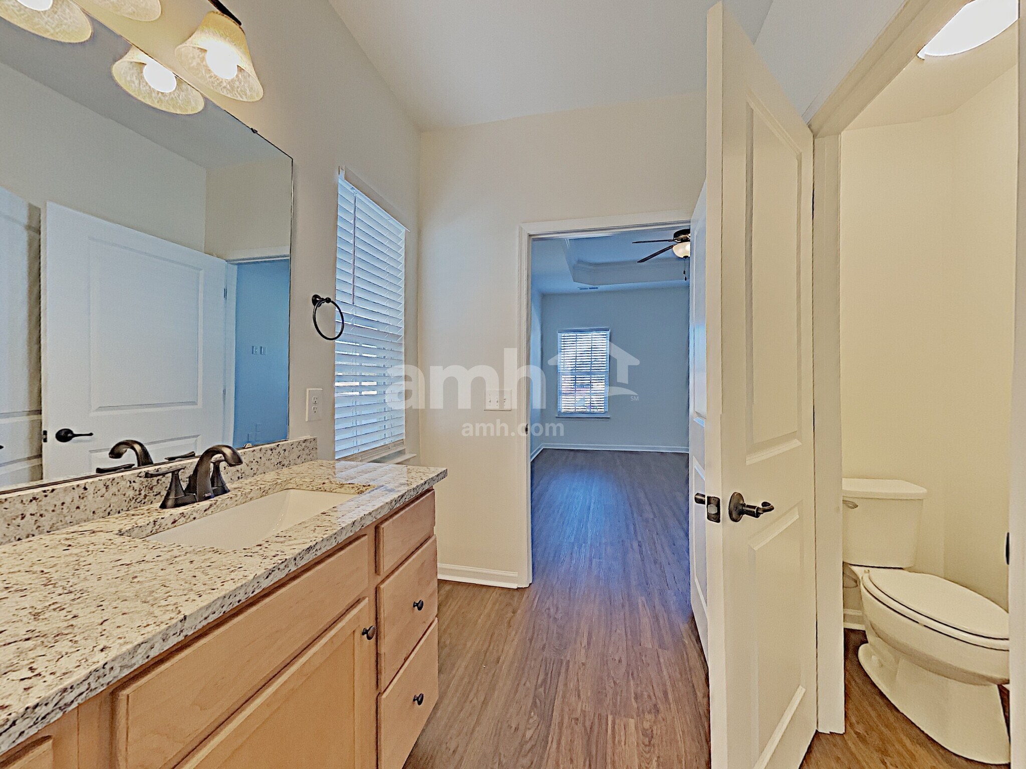 Building Photo - 2215 Ambergate Dr