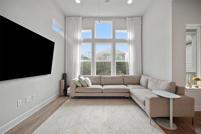 Building Photo - 13503 Ringold Cv