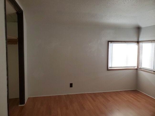 Building Photo - 2bed 2bath House