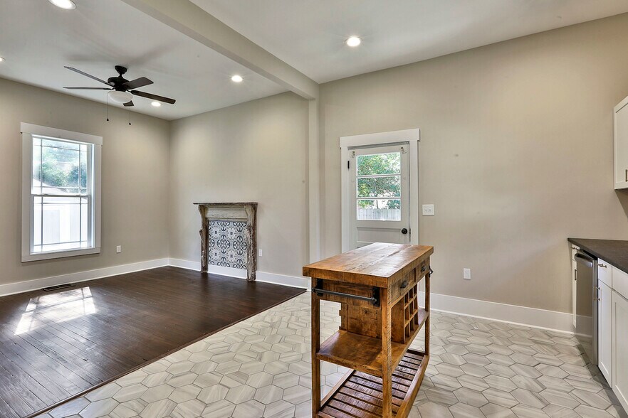 Building Photo - 91 E Washington St