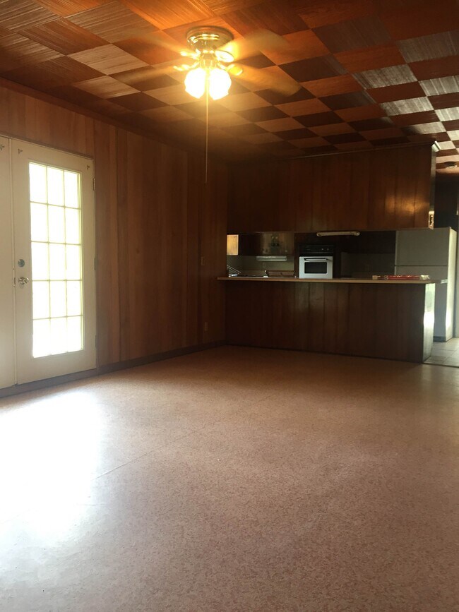 Building Photo - 214 Circle Dr