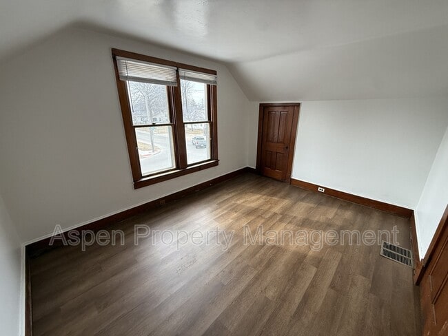 Building Photo - 824 Harrison Ave